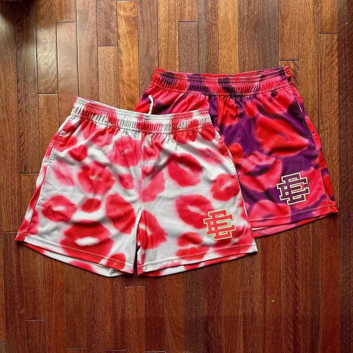 EE Shorts Kiss Lipstick