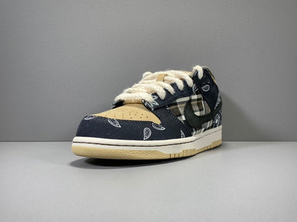 NIKE SB DUNK x TRAVIS SCOTT